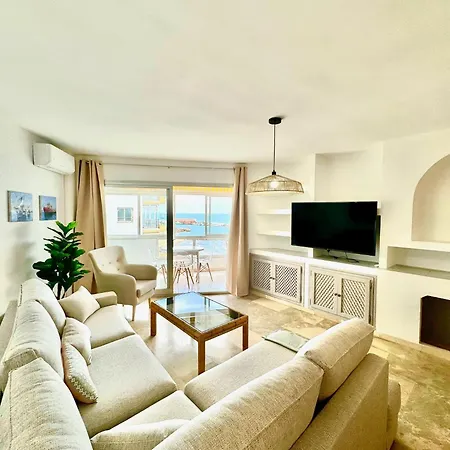 Apartment In Front Of Sea & Center