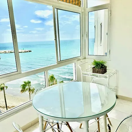 Apartment In Front Of Sea & Center *