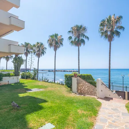 In Front Of Sea & Center Apartment