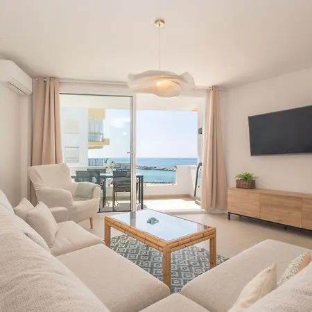 Apartment In Front Of Sea & Center *
