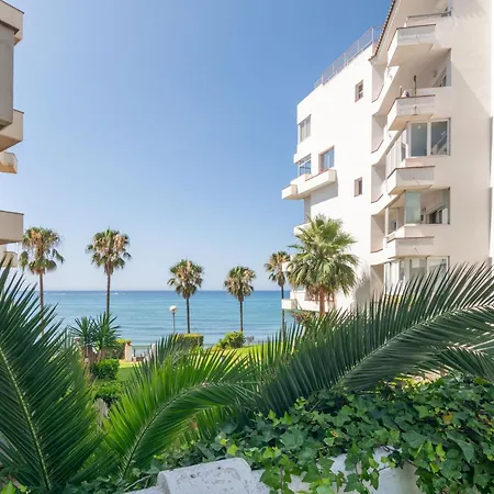 In Front Of Sea & Center Apartment